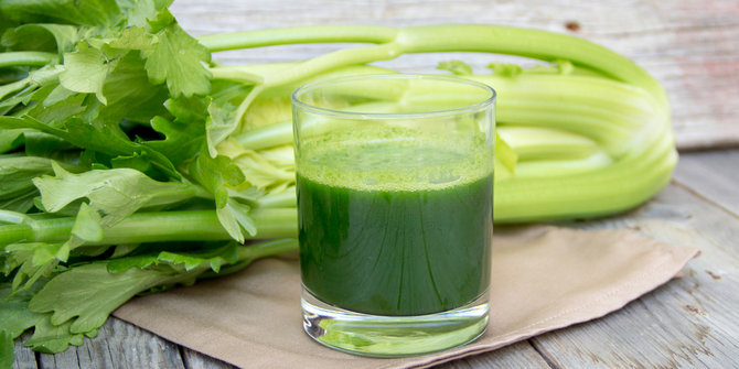 celery-juice-challenge-tantangan-minum-jus-seledri-dengan-5-manfaat
