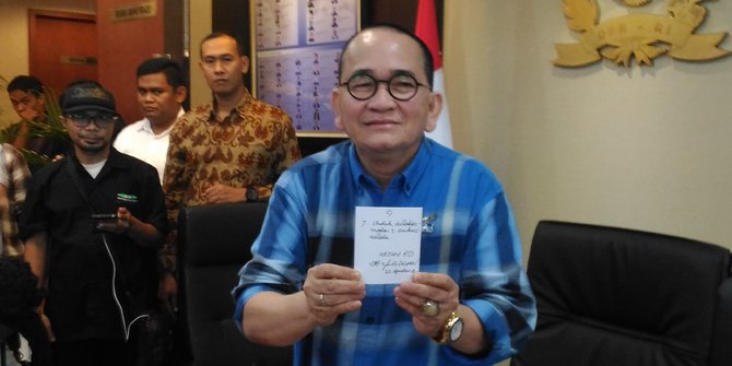 hari-ini-ruhut-ajukan-surat-pengunduran-diri-dari-dpr