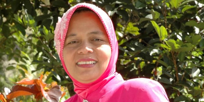 Video: Senyum Marwah Daud pamerkan duit dari Dimas Kanjeng