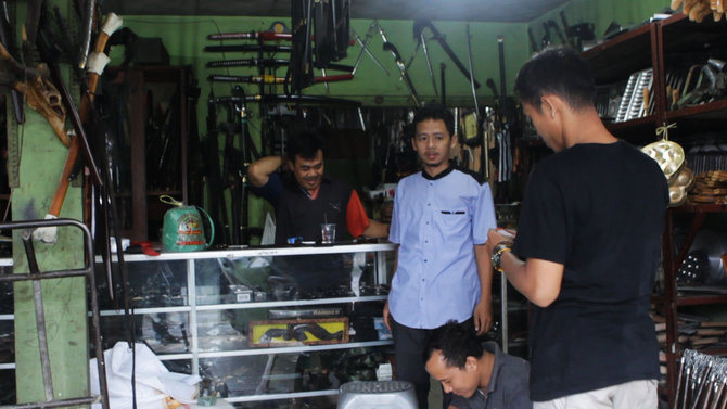 Perajin: Terus terang, kualitas cangkul China lebih baik
