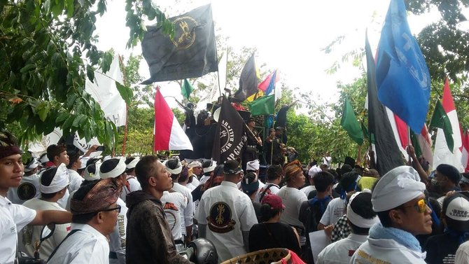 Ribuan Warga Serta Ormas Islam Bali Demo Minta FPI Dibubarkan