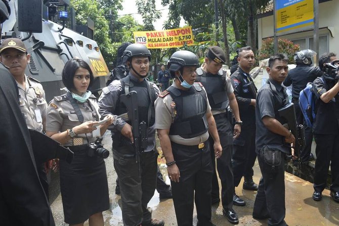 Ini Gan Aksi Polwan Cantik di &quot;TKP Bom Panci' Bandung 