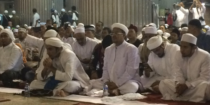 Habib Rizieq Perintahkan Jemaah Kawal Sidang Ahok dan Kuasai Medsos
