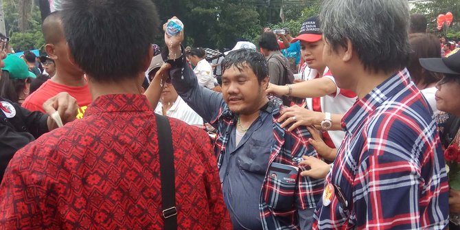 ahokers-kesurupan-teriak-teriak-bilang--ahok-tak-salah-harus-bebas