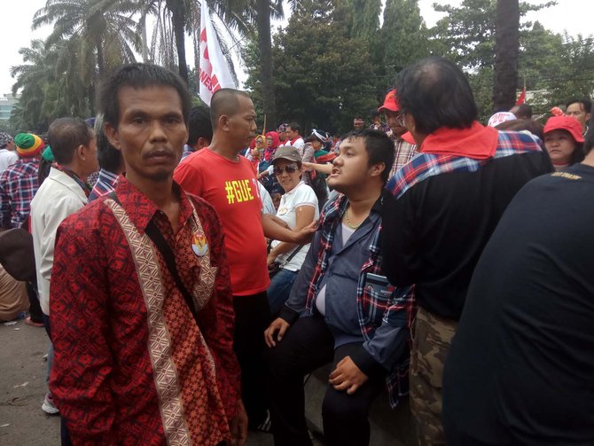 Ahokers kesurupan teriak-teriak bilang 'Ahok tak salah, harus bebas'