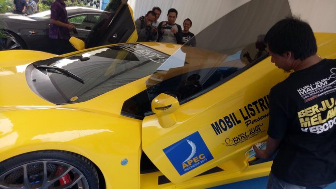 Dahlan Iskan pamer mobil listrik baru, harganya Rp 4 miliar