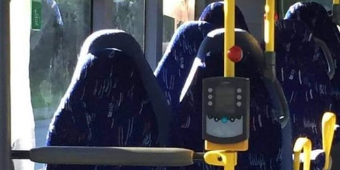 Kekonyolan Grup Rasis Norwegia Anggap Kursi Bus Muslimah Berjilbab