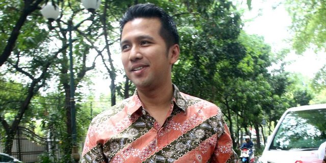 Emil Dardak, 'kader PDIP' yang diambil pesaing di Pilgub Jatim