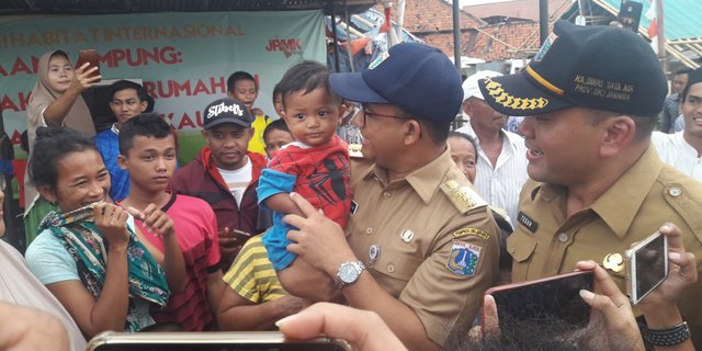 Bayi di Kampung Akuarium ini dinamakan Anies Sandi