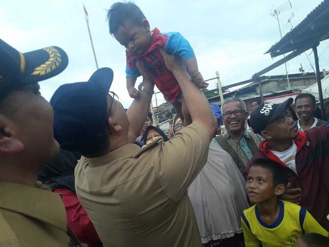 Bayi di Kampung Akuarium ini dinamakan Anies Sandi