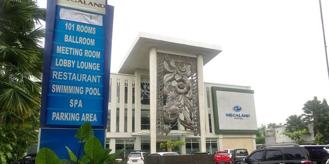 Running text di papan hotel di Solo diretas, diganti kata-kata kotor