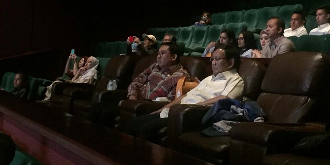 Mesranya AA wowo sama Abang zongkie nonton di bioskop......