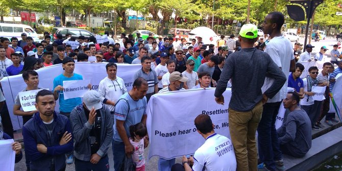demo-unhcr-ratusan-imigran-di-makassar-minta-segera-ditempatkan-di-negara-ketiga
