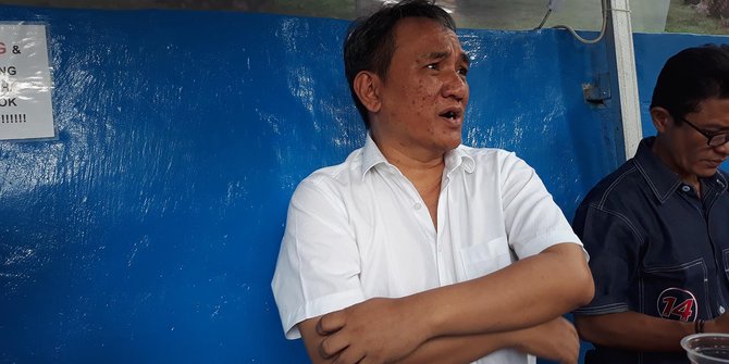 Cuitan Andi Arief Soal Perusakan Bendera Demokrat yang Bikin PDIP Meradang