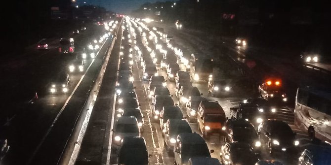  Kemacetan di Tol Semarang Tidak Terbendung, Polisi Berlakukan One Way