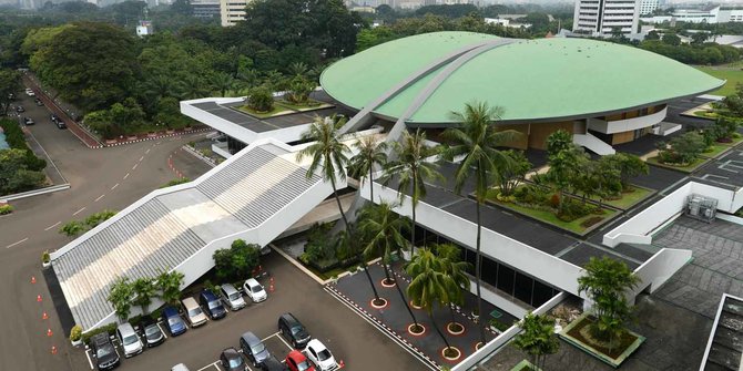 dpr-akan-panggil-moeldoko-dan-pratikno-tanya-penambahan-posisi-wakil-ksp