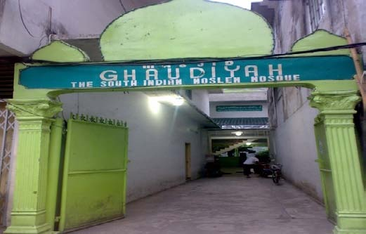 Mengintip Keunikan Buka Puasa ala India di Masjid Ghaudiyah Medan
