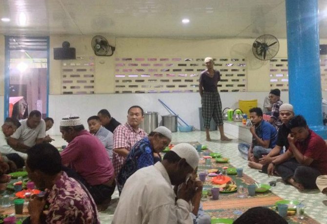 Mengintip Keunikan Buka Puasa ala India di Masjid Ghaudiyah Medan