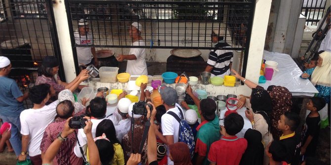 ramadan-di-tengah-pandemi-tradisi-bubur-sop-di-masjid-raya-medan-ditiadakan