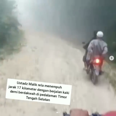 Potret Ustaz Malik, Mualaf Rela Jalan Belasan KM Buat Dakwah di Daerah Pedalaman