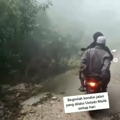 Potret Ustaz Malik, Mualaf Rela Jalan Belasan KM Buat Dakwah di Daerah Pedalaman