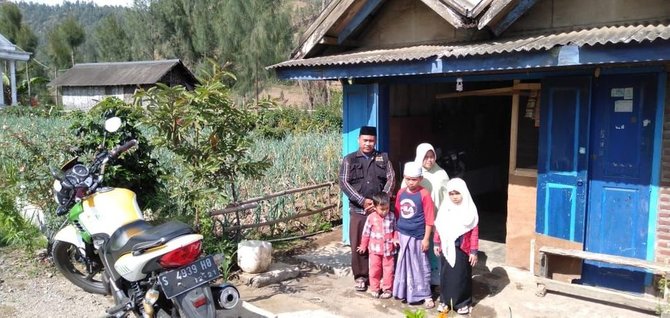 Rumah dan Pesantrennya Rusak Kena Angin, Kisah Ustaz Para Mualaf Ini Bikin Haru