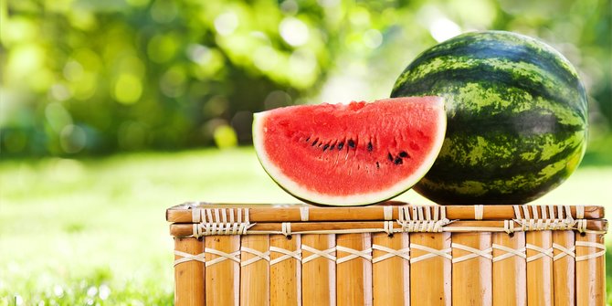 Di China Beli Rumah Bisa Pakai Buah Semangka, Bawang Putih