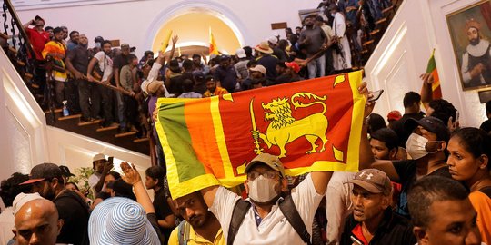 Ribuan Demonstran Anti Pemerintah di Sri Lanka Terobos Istana, Tuntut Presiden Mundur