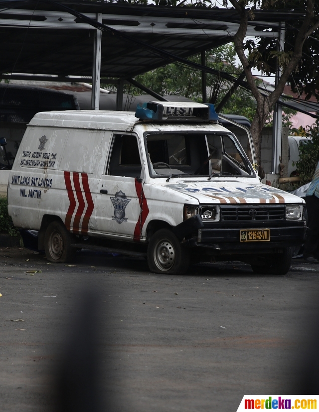 Ciri-ciri Massa yang Bakar Mapolsek Ciracas, Mayoritas Bertopi Pakai Tas Selempang