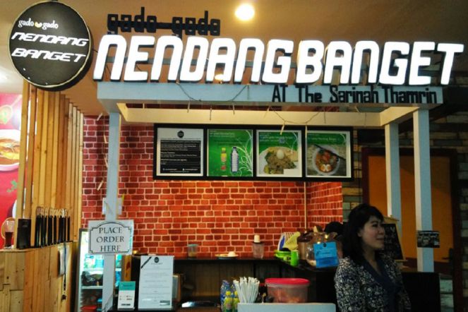 Gado-Gado Nendang Banget Gratis untuk Polisi dan Wartawan di Sarinah