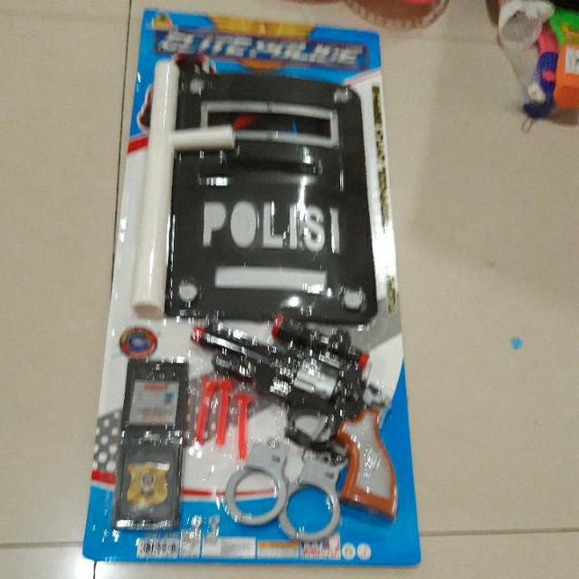 Dibeli dengan Uang Rakyat! Membedah Harga Outfit Polisi