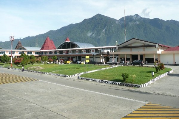 Medan vs Jayapura