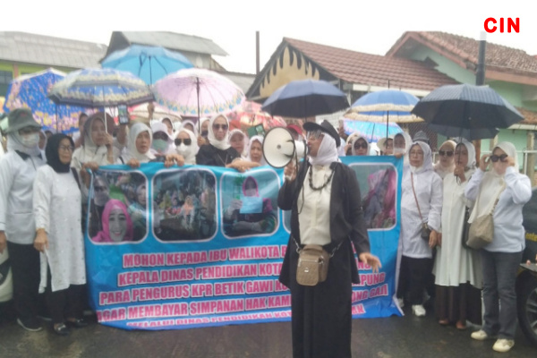 Tabungan Pensiunan di Koperasi Betik Gawi Hilang, Ratusan Pensiunan Guru Demo