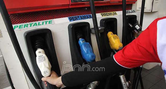 harga-minyak-dunia-tembus-usd-100-per-barel-bahlil-janji-pertalite-tak-akan-naik