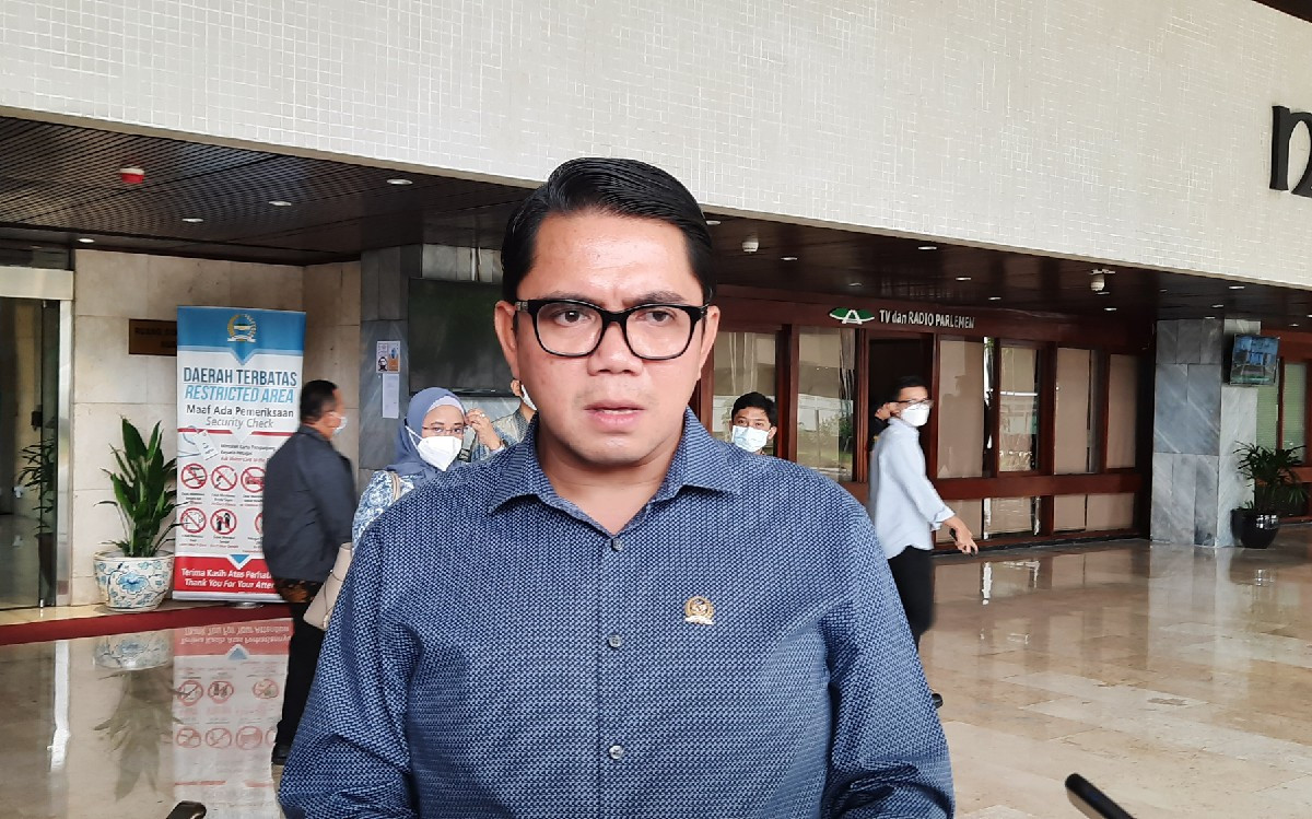 Kontroversi Arteria Dahlan, Bahasa Sunda dan 5 Mobil Berpelat Sama