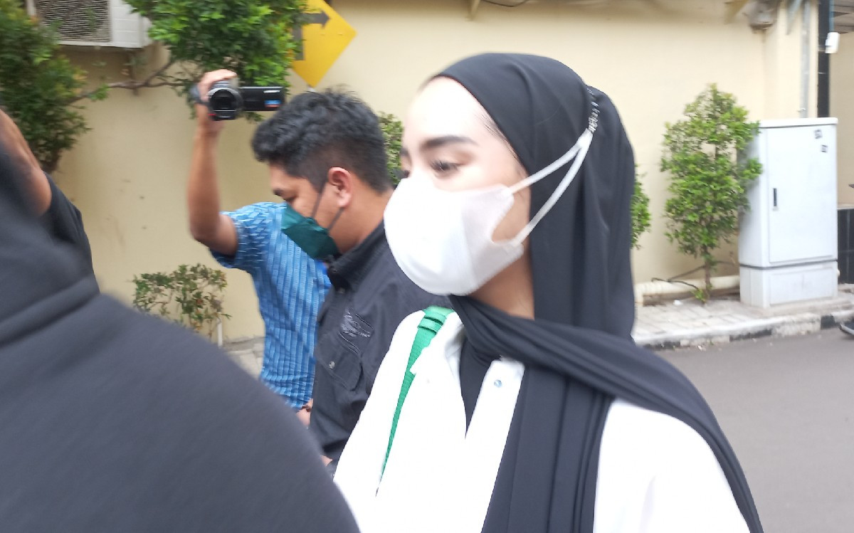 istri-doni-salmanan-jawab-rumor-soal-kehamilan-katanya