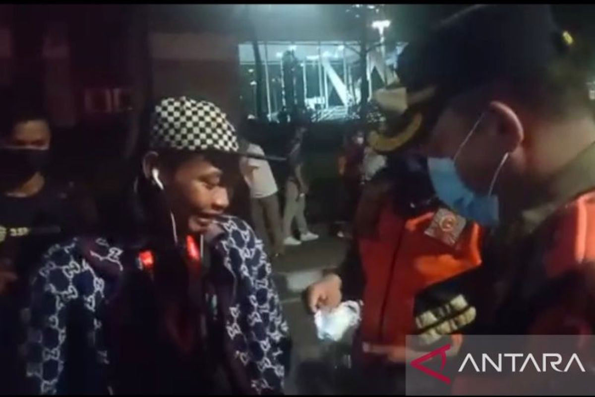 Bonge dan Remaja SCBD Ditegur Satpol PP