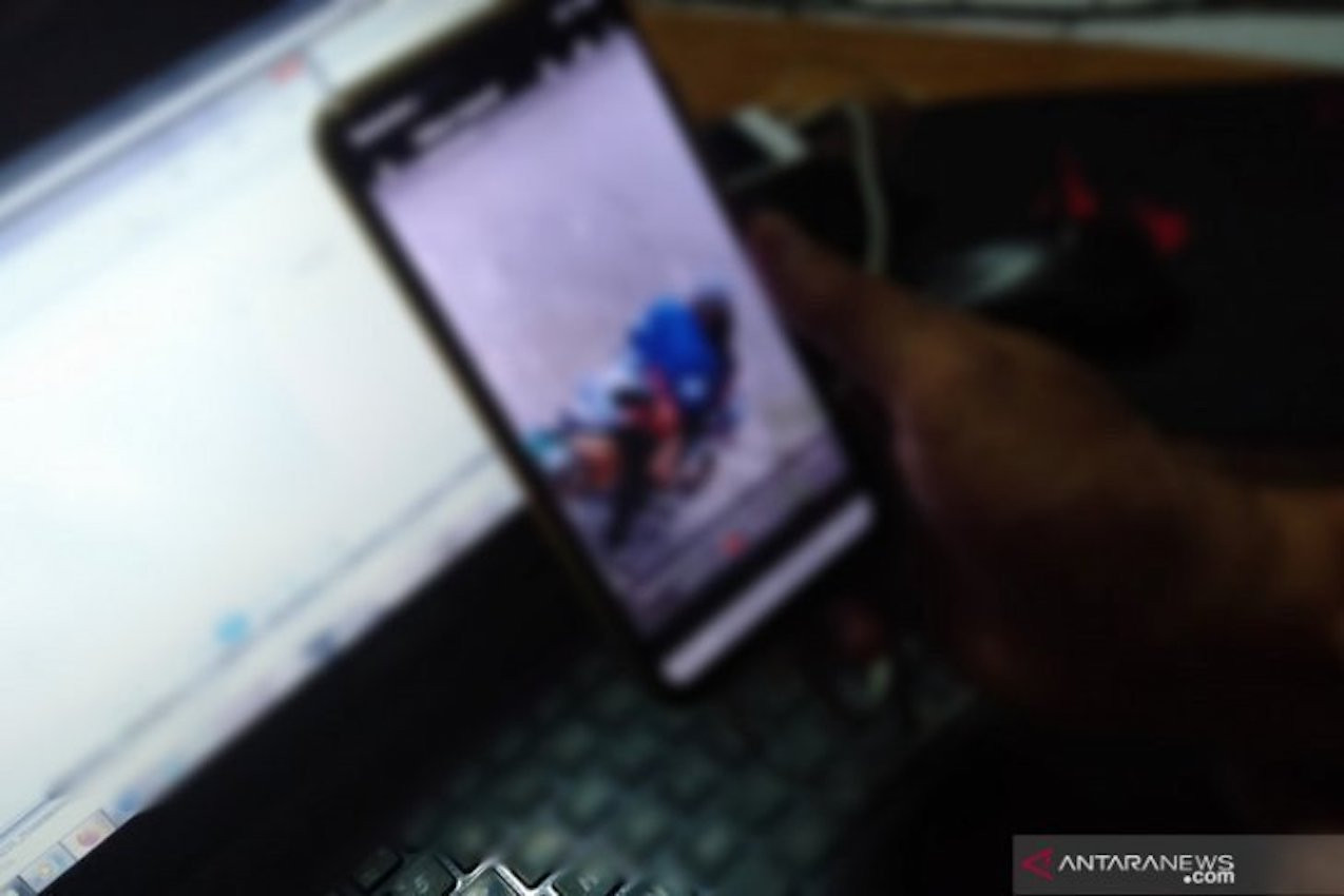 Alamak, Ada Video Mesra Kades dengan Honorer Cantik