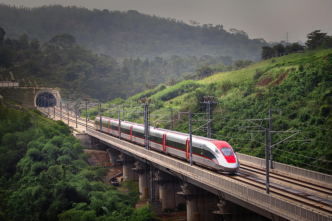 Melihat Lagi Proyek Kereta Cepat Whoosh yang Meninggalkan Utang Segunung