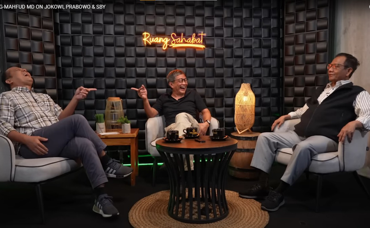Di Depan Mahfud MD, Rocky Gerung Kritisi Keputusan Prabowo Angkat Qodari