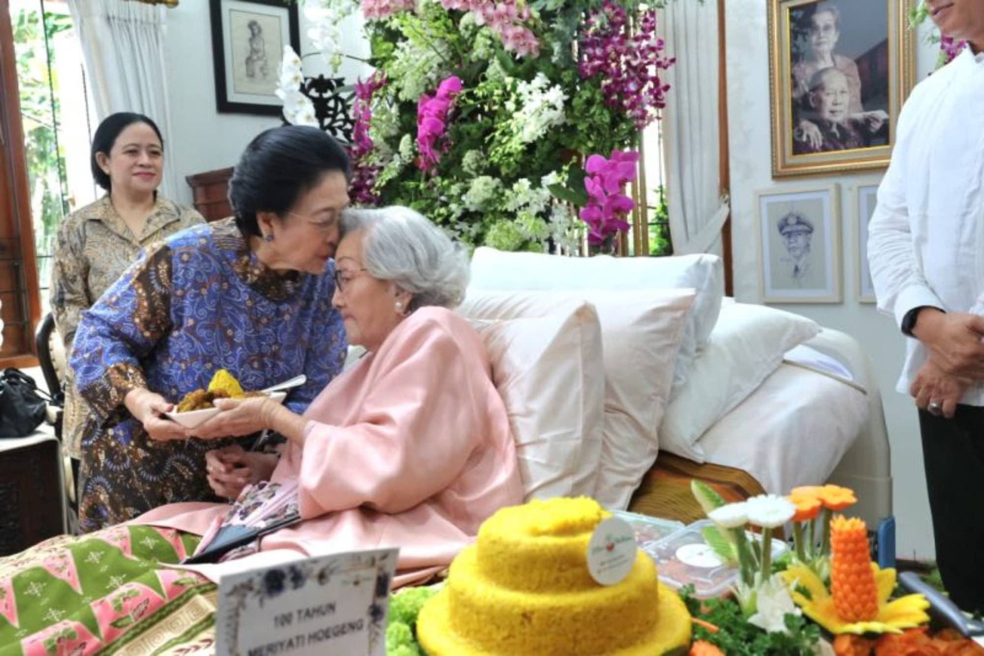 istri-eks-kapolri-jenderal-hoegeng-meninggal-dunia