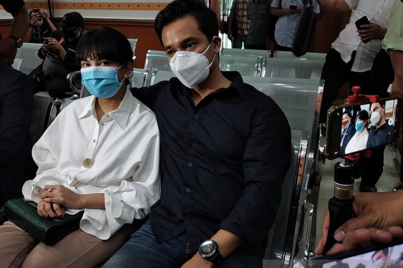 Ada 5 Penumpang di Mobil Vanessa Angel, Siapa Saja?
