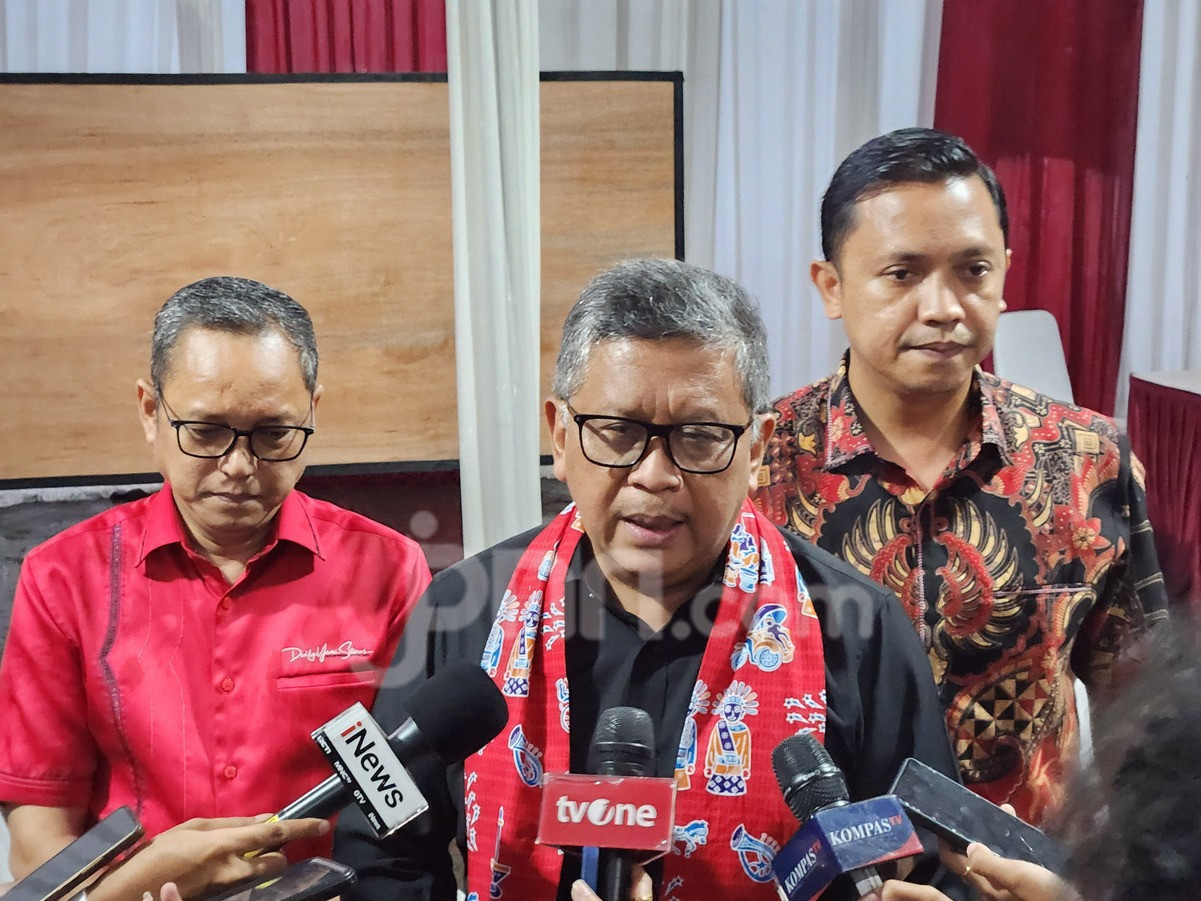 Hadapi KPK, Hasto Semir Rambut