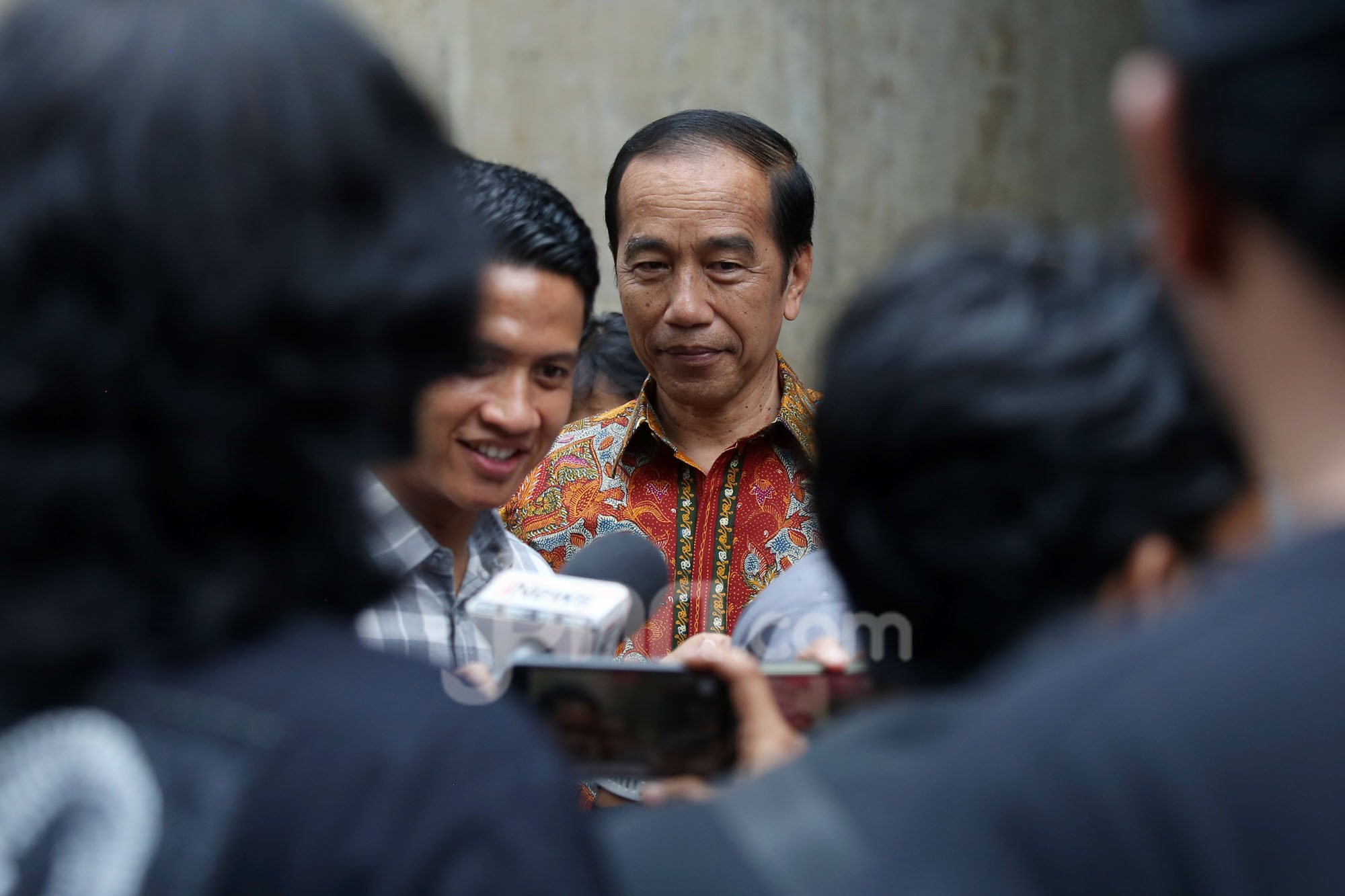 Efriza: Jokowi Berusaha Memengaruhi Prabowo