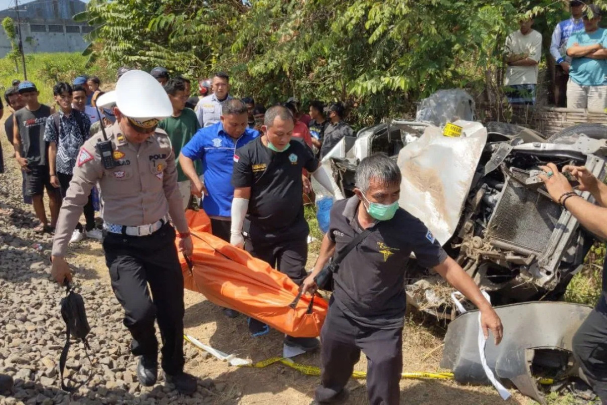 Pengemudi Avanza Tewas Tertabrak Kereta Barang di Tulungagung, Begini Kronologinya
