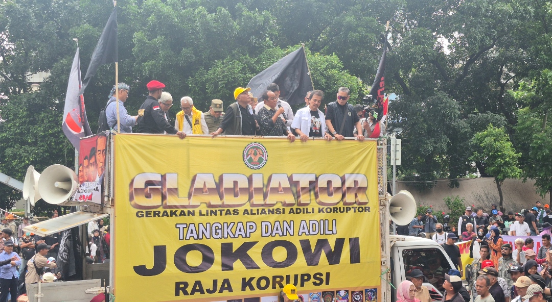  Massa Geruduk KPK Minta Jokowi dan Keluarga Ditangkap dan Diadili&#93;