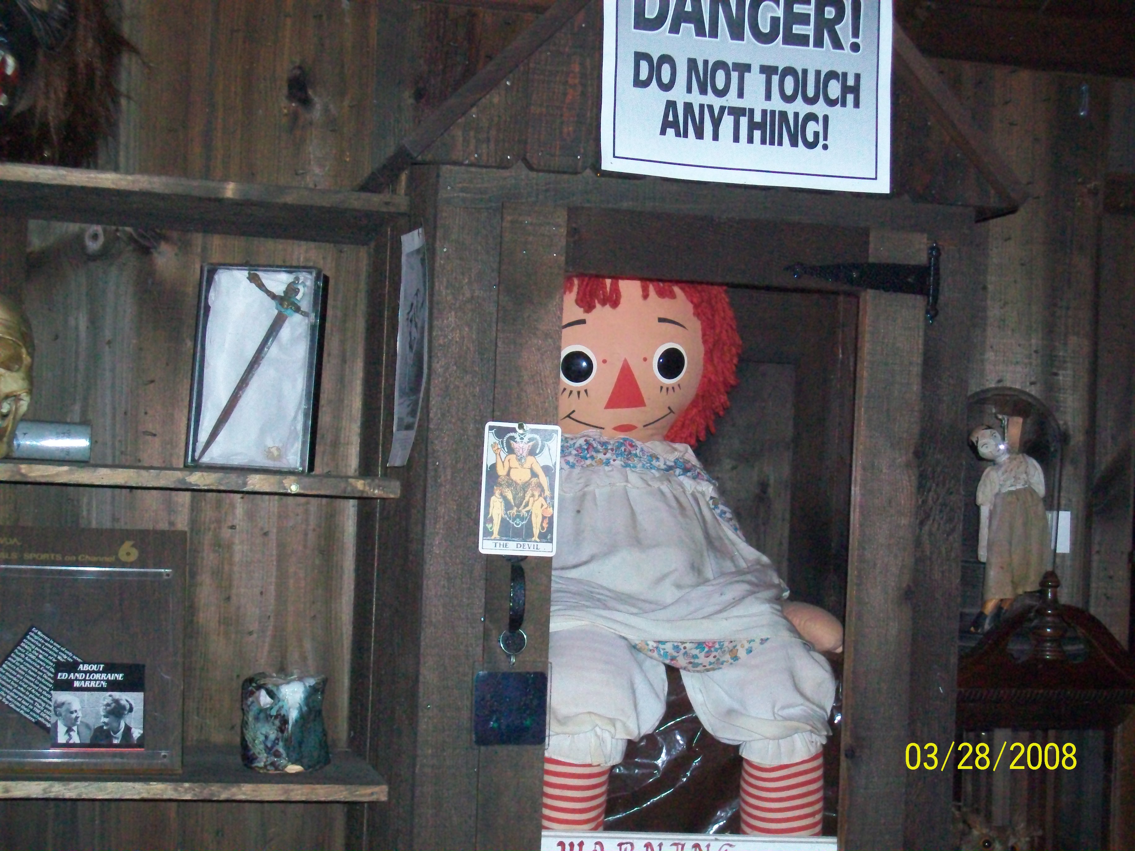 Kisah Nyata Boneka Hantu Annabelle Dalam 'THE CONJURING' 