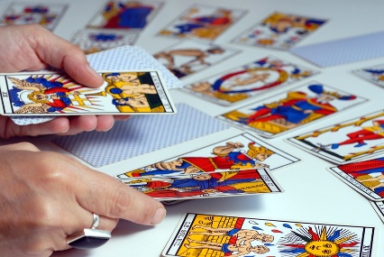 YUK LEBIH MENGENAL TENTANG TAROT DAN ASAL USULNYA