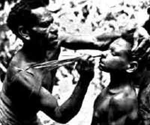 6 Tradisi Tradisi Primitif Paling Aneh di Dunia