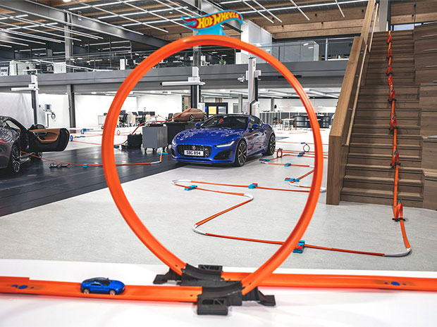 Track Ekstrim Buat Hotwheels Agan Sista Niih, Siapa Yang Mau Nyobain??!!!